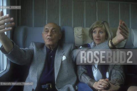 Hungarian-British conductor Geor Solti and his wife Valery Pits on the train, 1991 / Il direttore dorchestra Georg Solti e sua moglie Valery Pits in treno, 1991 - ©Marcello Mencarini/Rosebud2