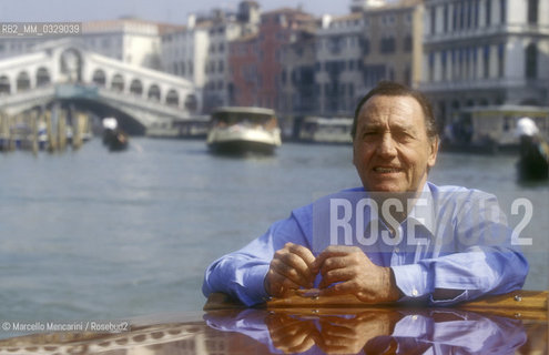 Venice Film Festival 1995. Italian actor Alberto Sordi arriving by speedboat. He will receive the Golden Lion for Lifetime Achievement / Mostra del Cinema di Venezia 1995. Arrivo dellattore Alberto Sordi in motoscafo. Riceverà il Leone doro alla carriera - ©Marcello Mencarini/Rosebud2