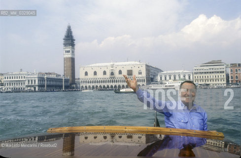 Venice Film Festival 1995. Italian actor Alberto Sordi arriving by speedboat. He will receive the Golden Lion for Lifetime Achievement / Mostra del Cinema di Venezia 1995. Arrivo dellattore Alberto Sordi in motoscafo. Riceverà il Leone doro alla carriera - ©Marcello Mencarini/Rosebud2