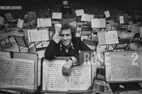 Rome, Pius XII Auditorium (concert hall of the Santa Cecilia Academy Orchestra), about 1980. Dutch conductor Hubert Soudant / Roma, Auditorium Pio XII (sede dei concerti dellorchestra dellAccademia nazionale di Santa Cecilia), 1980 circa. Il direttore dorchestra Hubert Soudant - ©Marcello Mencarini/Rosebud2