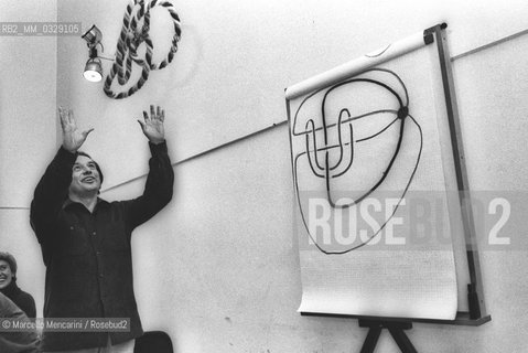 French mathematician Pierre Soury - collaborator of philosopher, psychiatrist and psychoanalyst Jacques Lacan - during a seminar (1980) / Il matematico Pierre Soury - collaboratore del filosofo, psichiatra e psicoanalista  Jacques Lacan - durante un seminario (1980) - ©Marcello Mencarini/Rosebud2