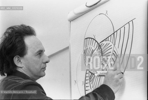 French mathematician Pierre Soury - collaborator of philosopher, psychiatrist and psychoanalyst Jacques Lacan - during a seminar (1980) / Il matematico Pierre Soury - collaboratore del filosofo, psichiatra e psicoanalista  Jacques Lacan - durante un seminario (1980) - ©Marcello Mencarini/Rosebud2