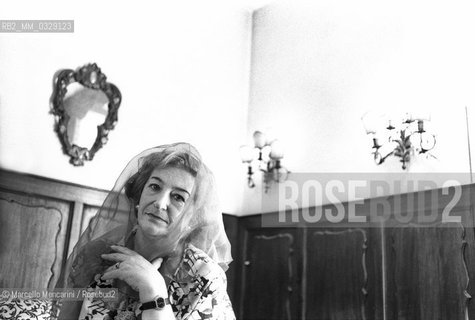 Rome, 1981. Italian poet Maria Luisa Spaziani in her home / Roma, 1981. La poetessa Maria Luisa Spaziani nella sua casa - ©Marcello Mencarini/Rosebud2