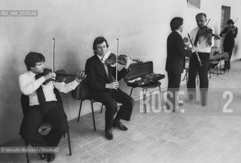 Spoleto, Festival of Two Worlds about 1983. Musicians before a concert / Spoleto, Festival dei due mondi 1983 circa. Musicisti prima di un concerto - ©Marcello Mencarini/Rosebud2