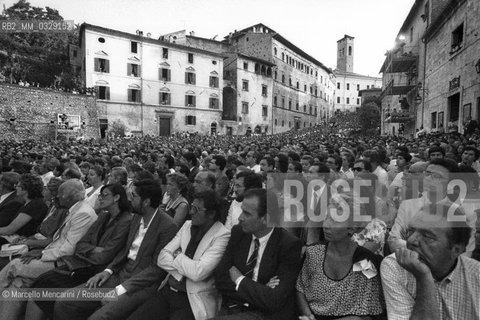 Spoleto, Festival of Two Worlds about 1983. Audience during a concert in Cathedral Square / Spoleto, Festival dei due mondi 1983 circa. Pubblico durante un concerto in piazza Duomo - ©Marcello Mencarini/Rosebud2