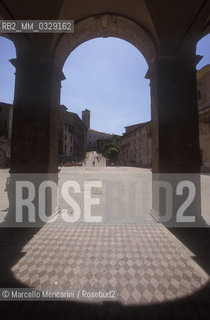 Spoleto, about 1990. The Cathedral Square viewed from the portico of the church / Spoleto, 1990 circa. Piazza del Duomo vista dal portico della chiesa - ©Marcello Mencarini/Rosebud2