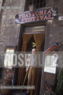 Spoleto, about 1990. A tavern dedicated to The Festival of Two Worlds / Spoleto, 1990 circa. Una trattoria dedicata al festival dei due mondi - ©Marcello Mencarini/Rosebud2