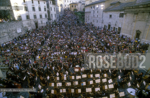 Spoleto, Festival of Two Worlds about 1993. Concert in Cathedral Square / Spoleto, Festival dei due mondi 1993 circa. Concerto in piazza Duomo - ©Marcello Mencarini/Rosebud2