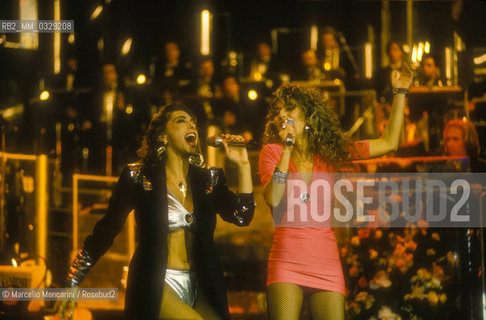 Sanremo Music festival 1991. Italian pop singers Sabrina Salerno and jo Squillo performing their song Siamo Donne / Festival di Sanremo 1991. Sabrina Salerno e Jo Squillo cantano Siamo donne - ©Marcello Mencarini/Rosebud2