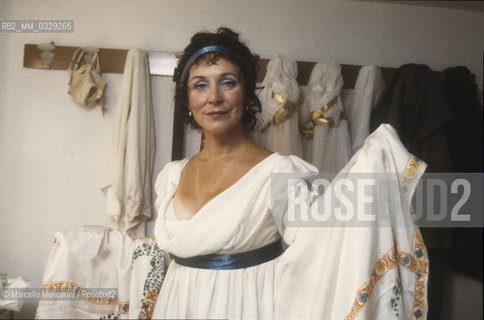 Rome, 1984. American soprano Olivia Stapp in her dressing room before performing as protagonist in Puccinis Tosca, directed by Gigi Proietti  / Roma, 1984. il soprano Olivia Stapp nel suo camerino prima di cantare come protagonista nellopera Tosca, diretta da Gigi Proietti - ©Marcello Mencarini/Rosebud2