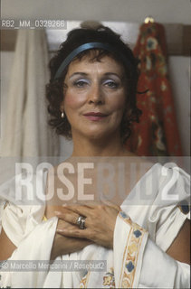 Rome, 1984. American soprano Olivia Stapp in her dressing room before performing as protagonist in Puccinis Tosca, directed by Gigi Proietti  / Roma, 1984. il soprano Olivia Stapp nel suo camerino prima di cantare come protagonista nellopera Tosca, diretta da Gigi Proietti - ©Marcello Mencarini/Rosebud2