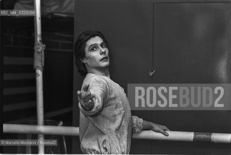 Romanian ballet dancer Marinel Stefanescu during a training (1982) / Il ballerino Marinel Stefanescu durante un allenamento (1982) - ©Marcello Mencarini/Rosebud2