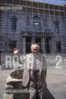 Venice, 1996. Violinist Isaac Stern in front of La Fenice Theater after the fire / Venezia, 1996. Il violinista Isaac Stern davanti al Teatro La Fenice dopo lincendio - ©Marcello Mencarini/Rosebud2