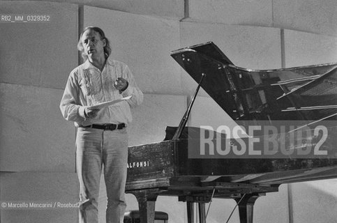 Rome, 1980. German composer Karlheinz Stockhausen during a workshop / Roma, 1980. Il compositore Karlheinz Stockhausen durante una lezione - ©Marcello Mencarini/Rosebud2