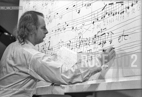 Rome, 1980. German composer Karlheinz Stockhausen during a workshop / Roma, 1980. Il compositore Karlheinz Stockhausen durante una lezione - ©Marcello Mencarini/Rosebud2