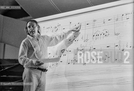 Rome, 1980. German composer Karlheinz Stockhausen during a workshop / Roma, 1980. Il compositore Karlheinz Stockhausen durante una lezione - ©Marcello Mencarini/Rosebud2