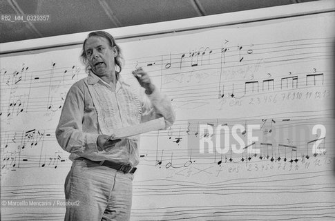 Rome, 1980. German composer Karlheinz Stockhausen during a workshop / Roma, 1980. Il compositore Karlheinz Stockhausen durante una lezione - ©Marcello Mencarini/Rosebud2