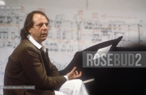 Rome, 1980. German composer Karlheinz Stockhausen during a workshop / Roma, 1980. Il compositore Karlheinz Stockhausen durante una lezione - ©Marcello Mencarini/Rosebud2