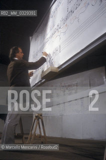 Rome, 1980. German composer Karlheinz Stockhausen during a workshop / Roma, 1980. Il compositore Karlheinz Stockhausen durante una lezione - ©Marcello Mencarini/Rosebud2