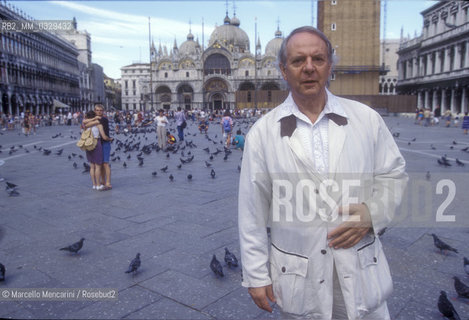 Venice, 1995. German composer Karlheinz Stockhausen at Saint Marks Square / Venezia, 1995. Il compositore Karlheinz Stockhausen in piazza San Marco - ©Marcello Mencarini/Rosebud2