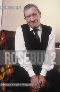 Rome, Eliseo Theater, 1984. Actor Paolo Stoppa in his dressing room before performing in Il biglietto a sonagli (The cap and bells) by Luigi Pirandello, directed by Luigi Squarzina / Roma, Teatro Eliseo, 1984. Lattore Paolo Stoppa prima di entrare in scena nel Berretto a sonagli di Luigi Pirandello diretto da Luigi Squarzina - ©Marcello Mencarini/Rosebud2