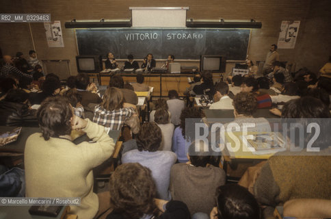 Laquila, about 1985. Director of photography Vittorio Storaro holds a workshop at the Festival Una città in cinema (a Town in Cinema) / LAquila, 1985 circa. Il direttore della fotografia Vittorio Storaro durante un workshop al Festival Una città in Cinema - ©Marcello Mencarini/Rosebud2