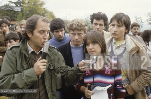 Laquila, about 1985. Director of photography Vittorio Storaro holds a workshop at the Festival Una città in cinema (a Town in Cinema) / LAquila, 1985 circa. Il direttore della fotografia Vittorio Storaro durante un workshop al Festival Una città in Cinema - ©Marcello Mencarini/Rosebud2