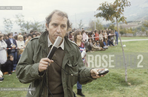 Laquila, about 1985. Director of photography Vittorio Storaro holds a workshop at the Festival Una città in cinema (a Town in Cinema) / LAquila, 1985 circa. Il direttore della fotografia Vittorio Storaro durante un workshop al Festival Una città in Cinema - ©Marcello Mencarini/Rosebud2