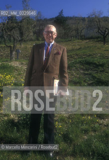 German actor Horst Tappert -famous as Inspector Derrick- at the TV movie Festival Umbria Fiction, 1991 / Lattore Horst Tappert -famoso nel ruolo dellispettore Derrick- alla rassegna di film per la TV Umbria Fiction, 1991 - ©Marcello Mencarini/Rosebud2