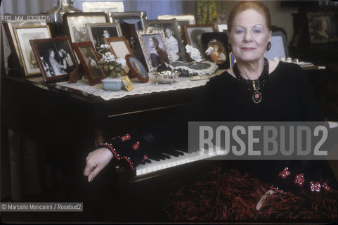 Milan, 1992. Italian soprano Renata Tebaldi in her house / Milano, 1992. Il soprano Renata Tebaldi nella sua casa - ©Marcello Mencarini/Rosebud2