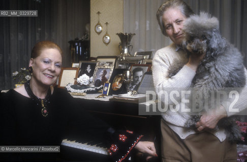 Milan, 1992. Italian soprano Renata Tebaldi in her house with her secretary Tina (Ernestina) Viganò and her dog New III / Milano, 1992. Il soprano Renata Tebaldi nella sua casa con la sua segretaria personale Tina (Ernestina) Viganò e il suo cane New III - ©Marcello Mencarini/Rosebud2