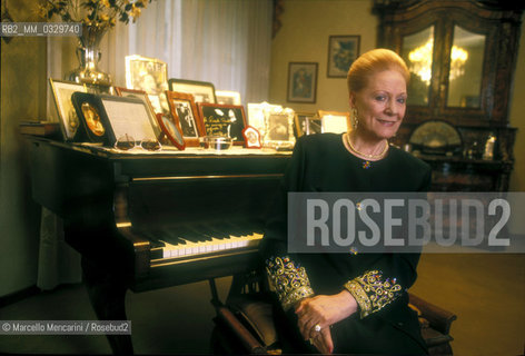 Milan, 1995. Italian soprano Renata Tebaldi in her house / Milano, 1995. Il soprano Renata Tebaldi nella sua casa - ©Marcello Mencarini/Rosebud2