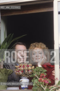 Rome, about 1985. Actors Aroldo Tieri and Giuliana Lojodice at a window of their house / Roma, 1985 circa. Gli attori Aroldo Tieri e Giuliana Lojodice affacciati a una finestra della loro casa - ©Marcello Mencarini/Rosebud2