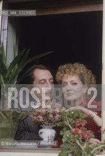 Rome, about 1985. Actors Aroldo Tieri and Giuliana Lojodice at a window of their house / Roma, 1985 circa. Gli attori Aroldo Tieri e Giuliana Lojodice affacciati a una finestra della loro casa - ©Marcello Mencarini/Rosebud2