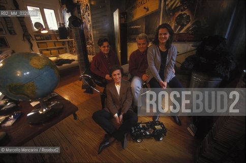 Milano 1998. Daria Tinelli Rocca, presidente della Fondazione del Teatro alla Scala, nella sua casa con i figli  / Milan 1998, President of La Scala Theater Foundation Daria Tinelli Rocca, at home with her sons - ©Marcello Mencarini/Rosebud2