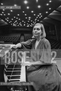 Italian pianist Maria Tipo at piano (about 1983) / La pianista Maria Tipo al pianoforte (1983 circa) - ©Marcello Mencarini/Rosebud2