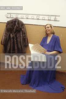 Italian pianist Maria Tipo in her dressing room (about 1983) / La pianista Maria Tipo nel suo camerino (1983 circa) - ©Marcello Mencarini/Rosebud2