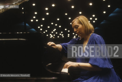 Italian pianist Maria Tipo at piano (about 1983) / La pianista Maria Tipo al pianoforte (1983 circa) - ©Marcello Mencarini/Rosebud2