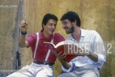 Rome, Cinecittà Studios, 1987. Actor Gianmarco Tognazzi and his brother Ricky on the set of the movie Arrivederci e grazie directed by Giorgio Capitani / Roma, Studi cinematografici di Cinecittà, 1987. Lattore Gianmarco Tognazzi e suo fratello Ricky sul set del film Arrivederci e grazie diretto da Giorgio Capitani - ©Marcello Mencarini/Rosebud2