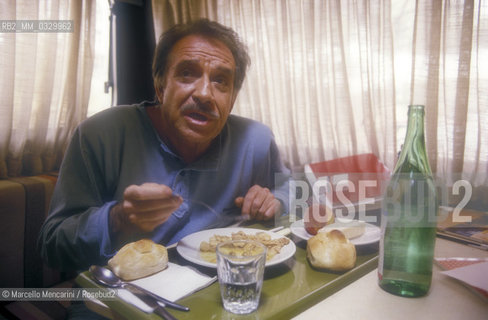 Rome, Cinecittà Studios, 1987. Actor Ugo Tognazzi on the set of the movie Arrivederci e grazie directed by Giorgio Capitani / Roma, Studi cinematografici di Cinecittà, 1987. Lattore Ugo Tognazzi sul set del film Arrivederci e grazie diretto da Giorgio Capitani - ©Marcello Mencarini/Rosebud2