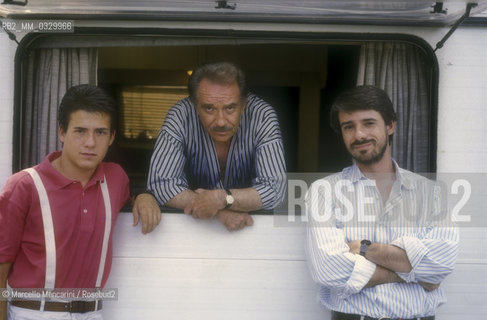 Rome, Cinecittà Studios, 1987. Actor Ugo Tognazzi with his sons Gianmarco and Ricky on the set of the movie Arrivederci e grazie directed by Giorgio Capitani / Roma, Studi cinematografici di Cinecittà, 1987. Lattore Ugo Tognazzi con i figli Gianmarco e Ricky sul set del film Arrivederci e grazie diretto da Giorgio Capitani - ©Marcello Mencarini/Rosebud2