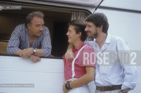 Rome, Cinecittà Studios, 1987. Actor Ugo Tognazzi with his sons Gianmarco and Ricky on the set of the movie Arrivederci e grazie directed by Giorgio Capitani / Roma, Studi cinematografici di Cinecittà, 1987. Lattore Ugo Tognazzi con i figli Gianmarco e Ricky sul set del film Arrivederci e grazie diretto da Giorgio Capitani - ©Marcello Mencarini/Rosebud2