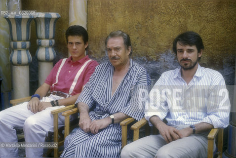 Rome, Cinecittà Studios, 1987. Actor Ugo Tognazzi with his sons Gianmarco and Ricky on the set of the movie Arrivederci e grazie directed by Giorgio Capitani / Roma, Studi cinematografici di Cinecittà, 1987. Lattore Ugo Tognazzi con i figli Gianmarco e Ricky sul set del film Arrivederci e grazie diretto da Giorgio Capitani - ©Marcello Mencarini/Rosebud2