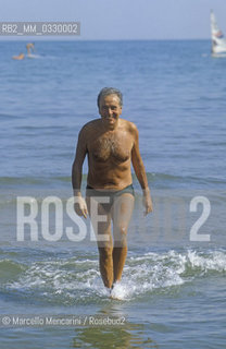 Italian TV presenter Enzo Tortora at the sea, about 1980 / Il presentatore Enzo Tortora  al mare, 1980 circa - ©Marcello Mencarini/Rosebud2