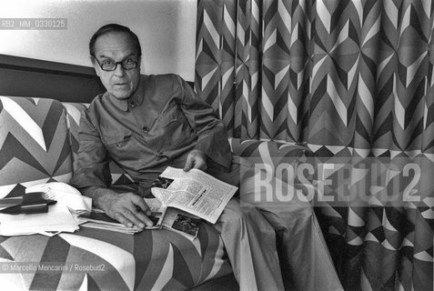 Venice Lido, Venice Film Festival 1981. Italian journalist, art critic and politician Antonello Trombadori in his hotel room / Lido di Venezia, Mostra del Cinema di Venezia 1981. Il giornalista, critico darte e politico Antonello Trombadori nella sua camera dalbergo - ©Marcello Mencarini/Rosebud2