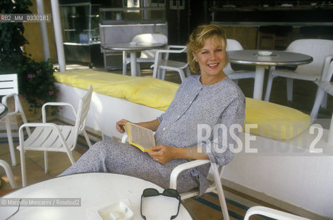 Venice Lido, Venice Film Festival 1987. American actress Kathleen Turner, starring in the movie House of Games directed by David Mamet. She is pregnant of her daughter Rachel Ann Weiss / Lido di Venezia, Mostra del Cinema di Venezia 1987. Lattrice Kathleen Turner, protagonista del film La casa dei giochi diretto da David Mamet. E incinta di sua figlia Rachel Ann Weiss - ©Marcello Mencarini/Rosebud2