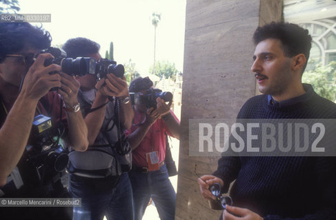 Cannes Film Festival 1991. American actor John Turturro -protagonist of the movie Barton Fink directed by Coen brothers, winning the Palme dOr- shot by photographers / Festival di Cannes 1991. Lattore John Turturro -protagonista del film Barton Fink-È successo a Hollywood dei fratelli Coen, vincitore della Palma doro- ripreso dai fotografi - ©Marcello Mencarini/Rosebud2