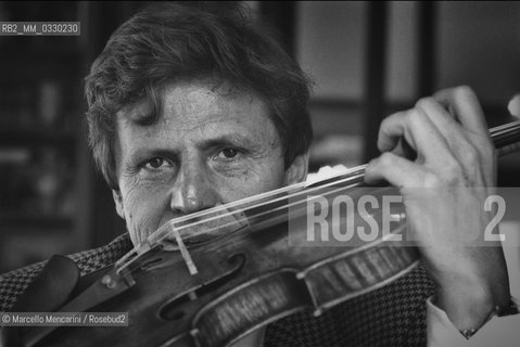 Busto Arsizio ( Milano). Italian violinist Uto Ughi in his house / Busto Arsizio (Milano). Il violinista Uto Ughi nella sua casa - ©Marcello Mencarini/Rosebud2