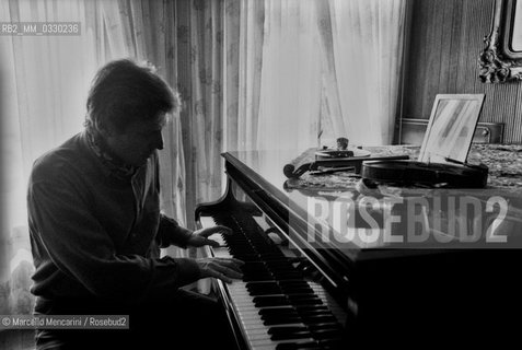 Busto Arsizio ( Milano). Italian violinist Uto Ughi in his house / Busto Arsizio (Milano). Il violinista Uto Ughi nella sua casa - ©Marcello Mencarini/Rosebud2