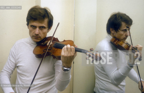 Italian violinist Uto Ughi (about 1980) / il violinista Uto Ughi (1980 circa) - ©Marcello Mencarini/Rosebud2